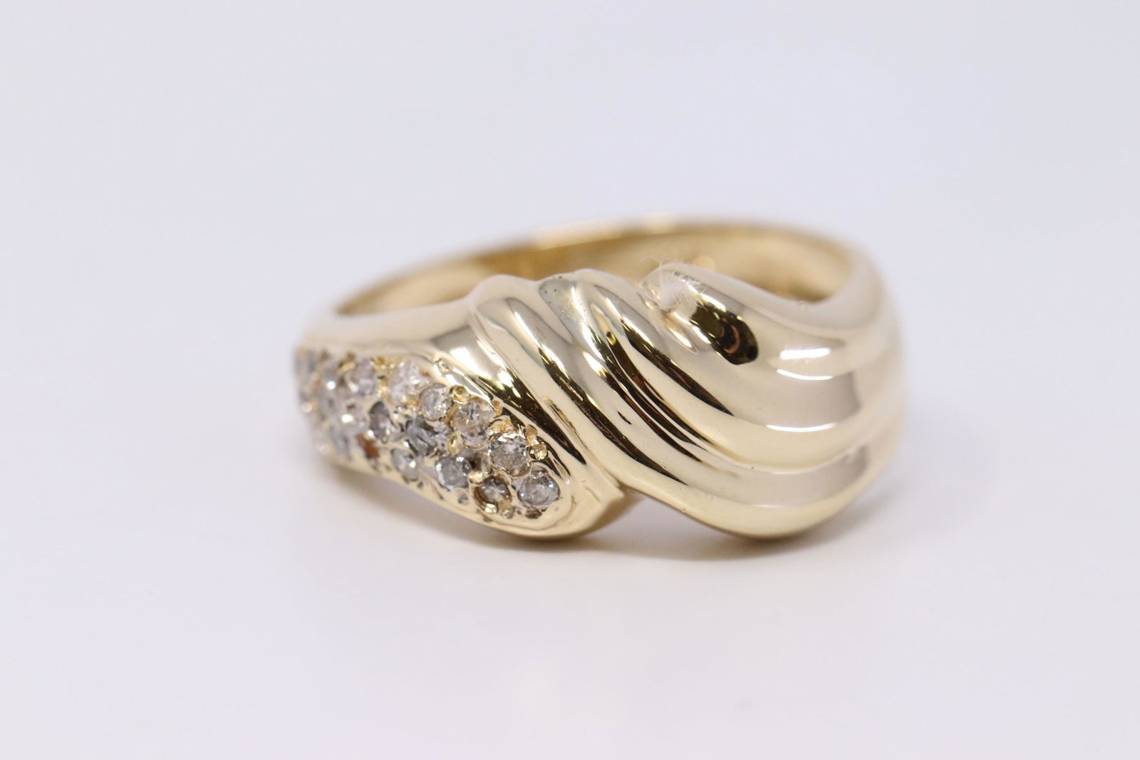14KT Vintage Diamond Ring. (1 of 3)