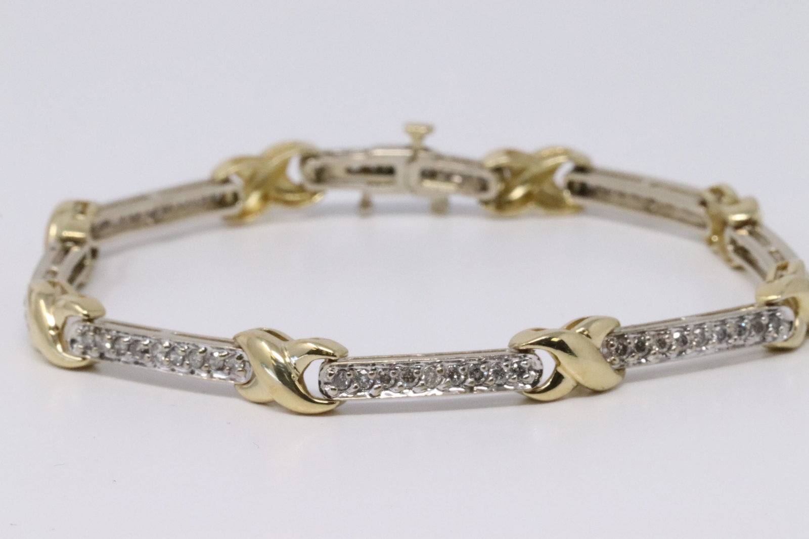14Kt 2 Tone Diamond Bracelet: A ladies 14kt 2 Tone diamond bracelet. The bracelet has a total of 70 round brilliant diamonds. The diamonds weight approx: 1.05cttw. Bracelet length: 7.00". Total weight of this 14kt diamond bracelet