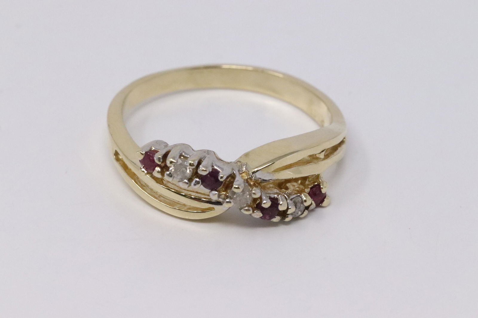 14KT Ladies Diamond/Ruby Ring. (1 of 4)