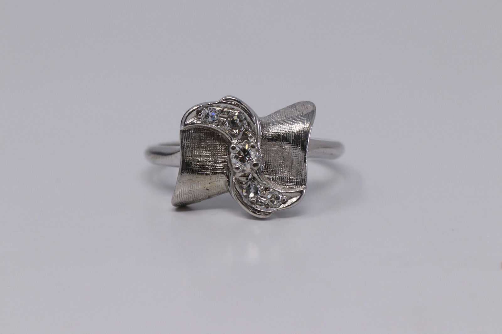 Ladies Flower Diamond ring (1 of 2)