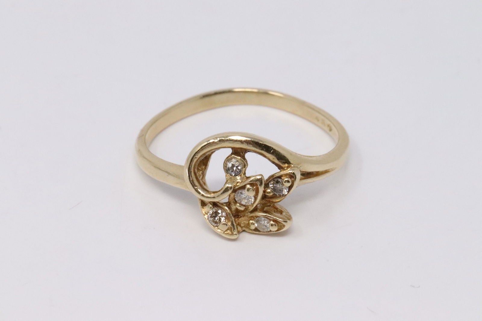 14KT Ladies Flower Ring (1 of 3)