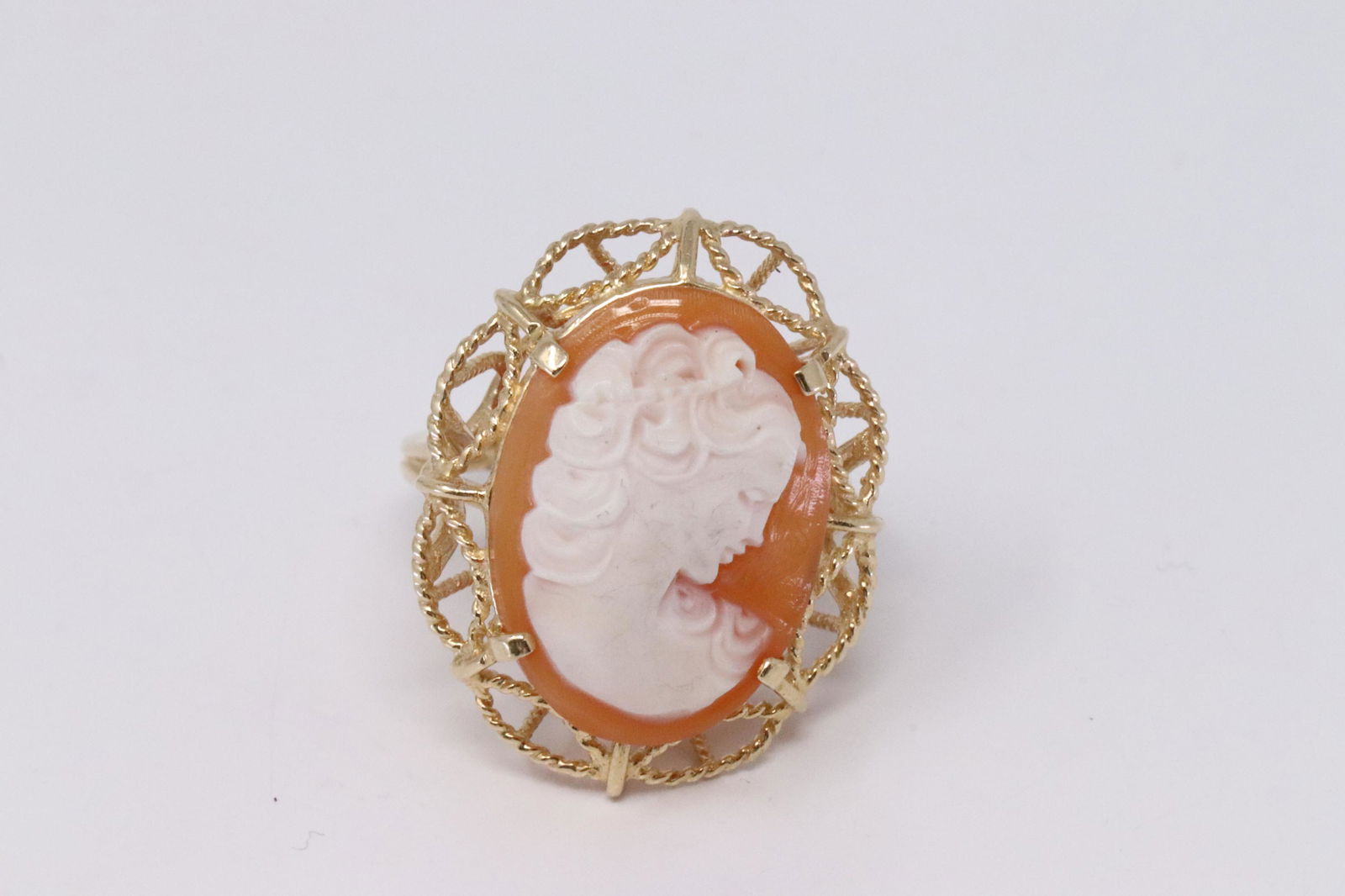 14KT Cameo Ring. (1 of 4)