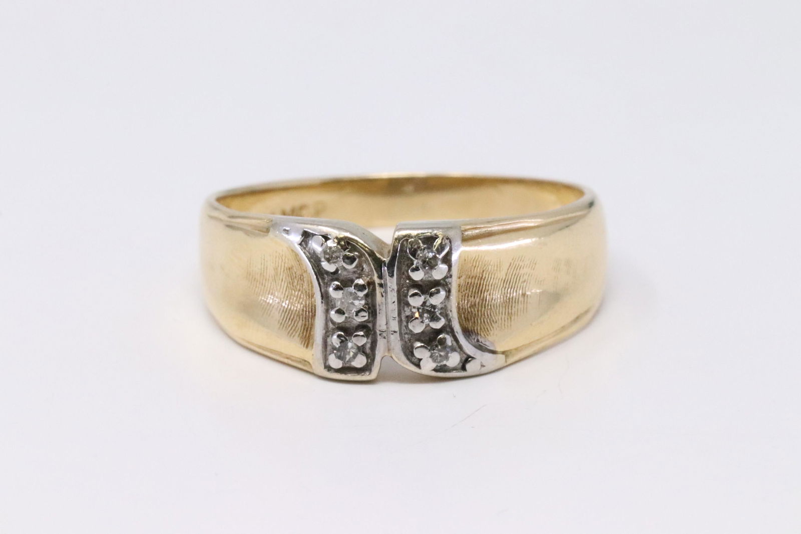 14KT Vintage Diamond Ring. (1 of 4)