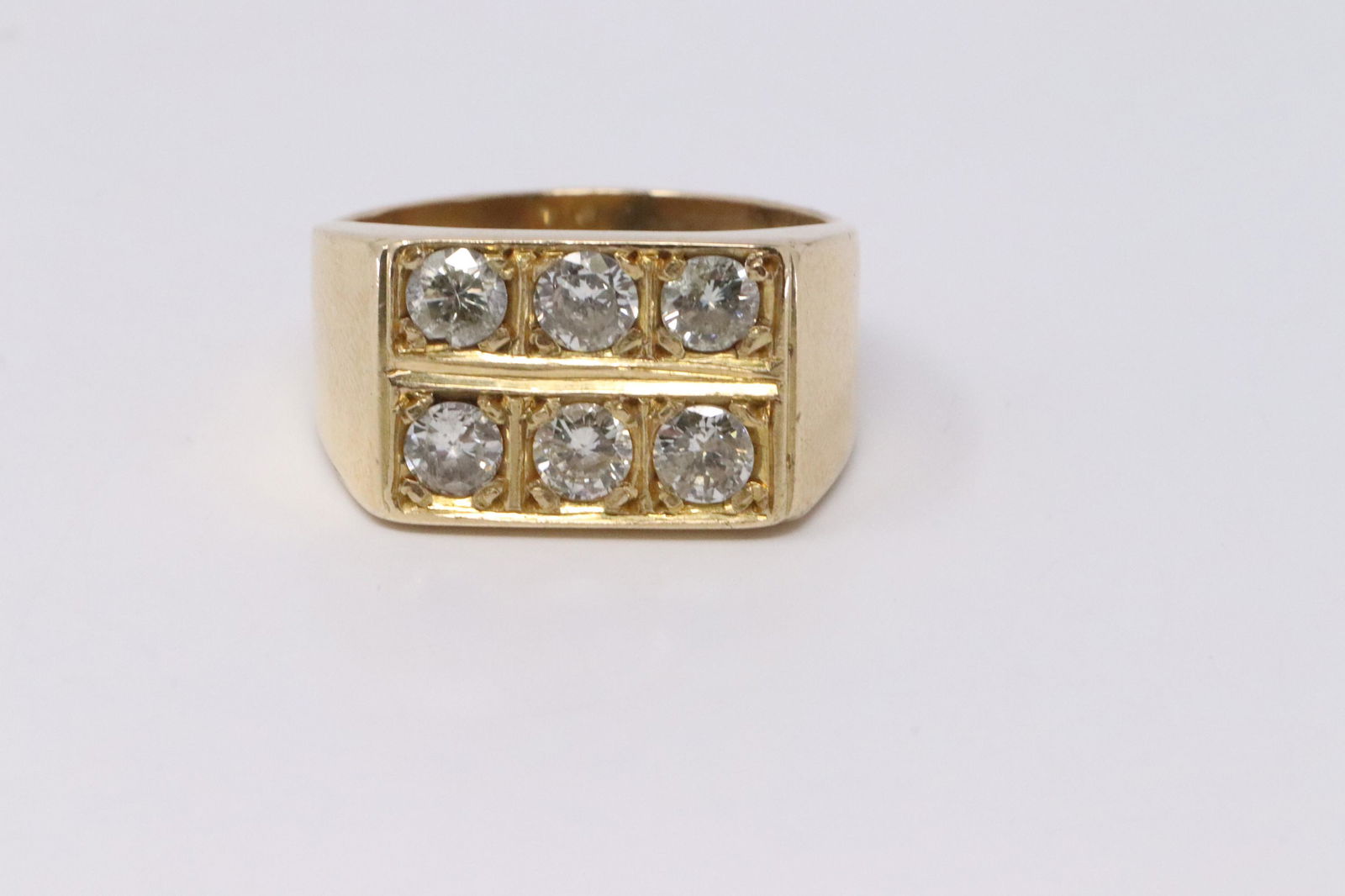 14KT Diamond Ring. (1 of 4)