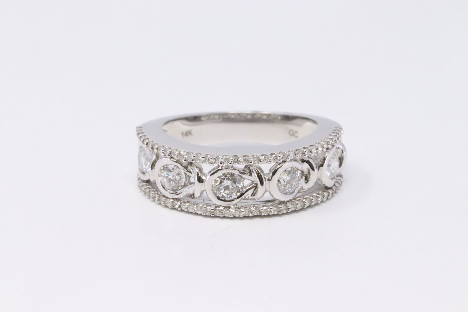 14KT Vintage Diamond Ring. (1 of 4)