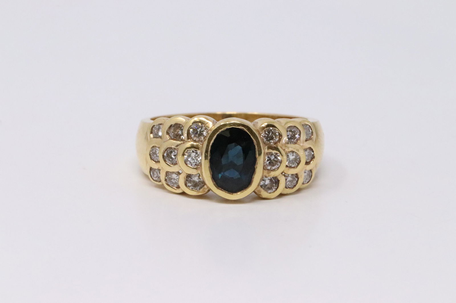 Vintage 14Kt yellow Gold Sapphire Diamond Ring. (1 of 4)