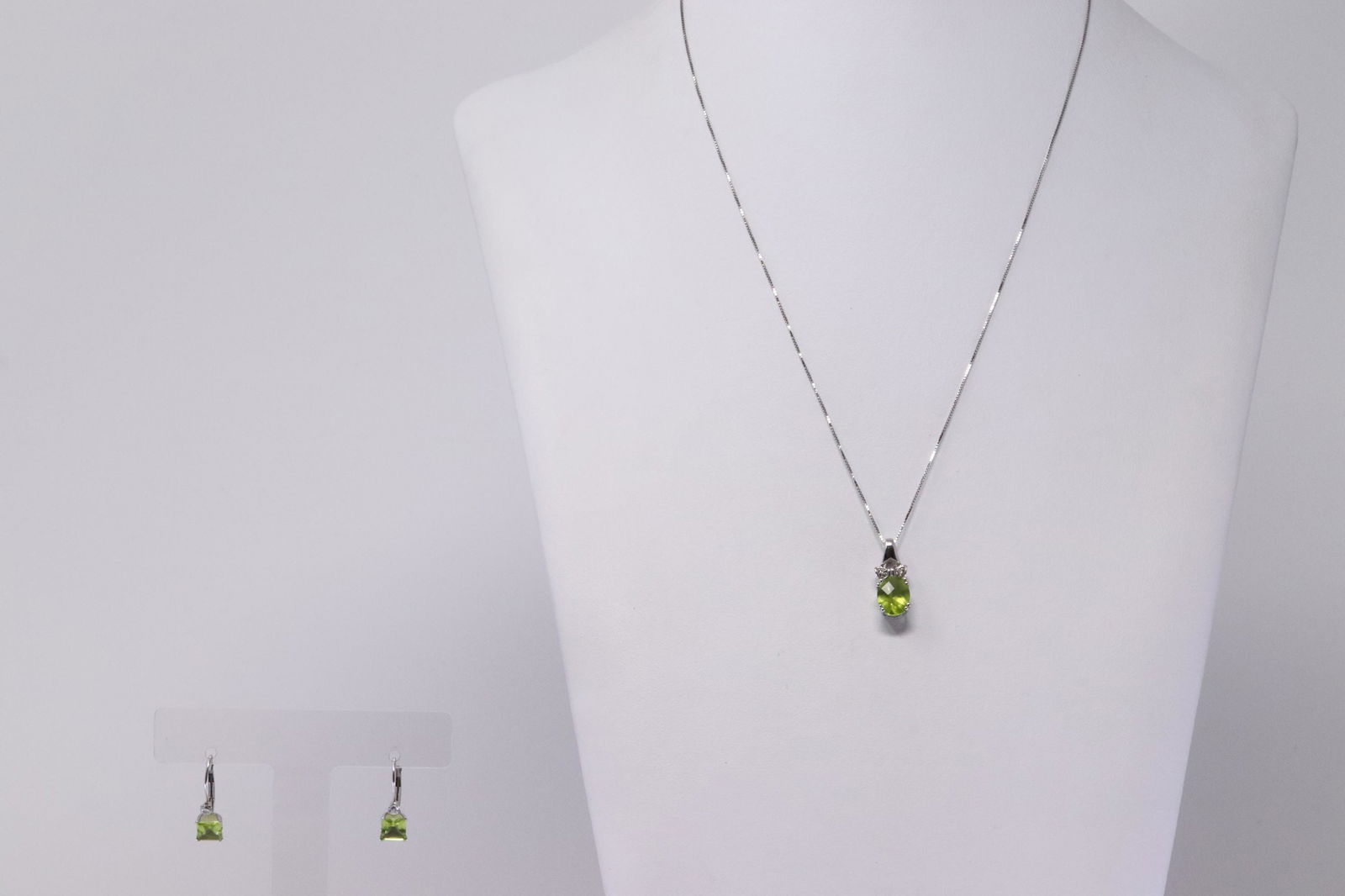 14Kt White Gold Oval Peridot|Diamond Pendant Necklace & (1 of 8)