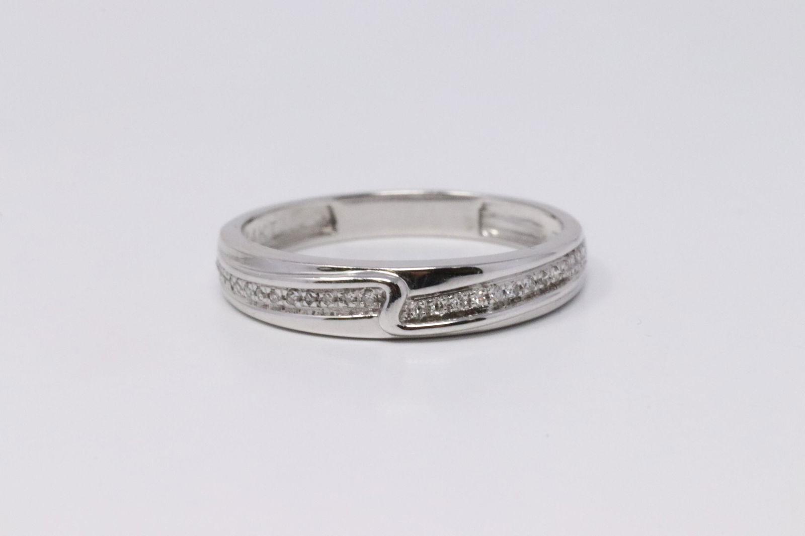 14Kt White Gold Diamond Ring. (1 of 4)