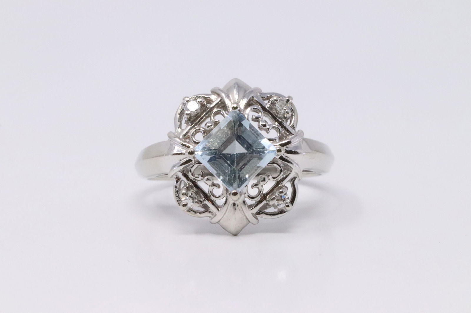 White Gold Aquamarine | Diamond Ring. (1 of 4)