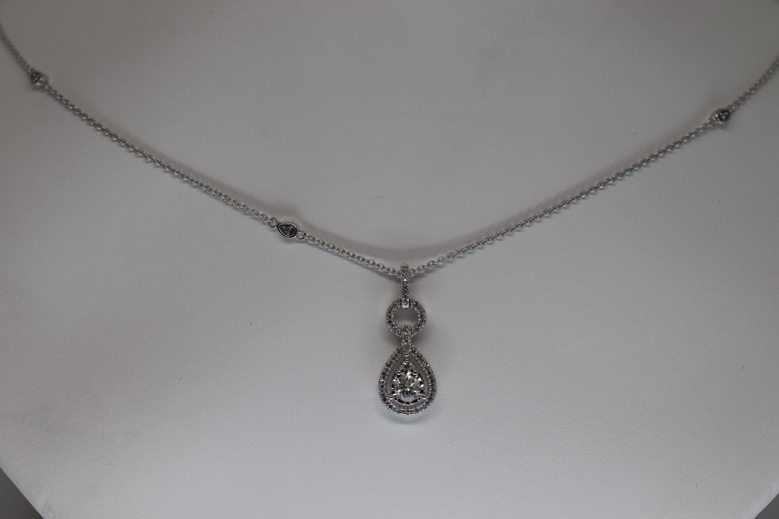0.50ctw Ladies Diamond Necklace (1 of 5)