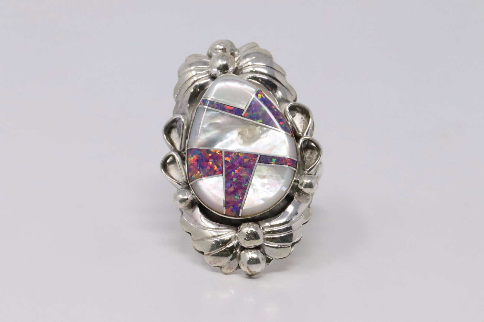 Native America Navajo Sterling Silver Multi-Color Ring: This is a Native America Navajo Sterling Silver Multi-Color Ring By Jerome Yazzie. Ring size: 8.50.
