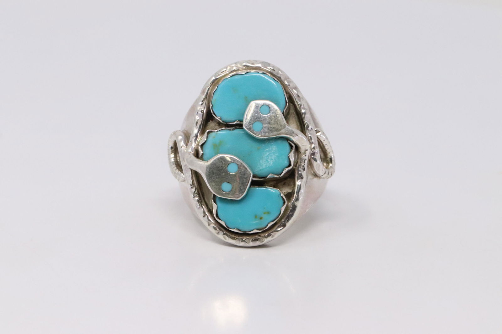 Native America Zuni Sterling Silver Turquoise Ring 3 (1 of 4)