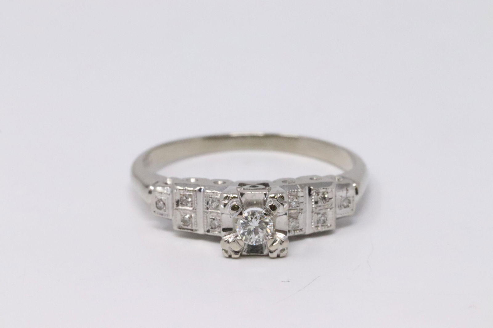 14KT Vintage Diamond Ring. (1 of 4)