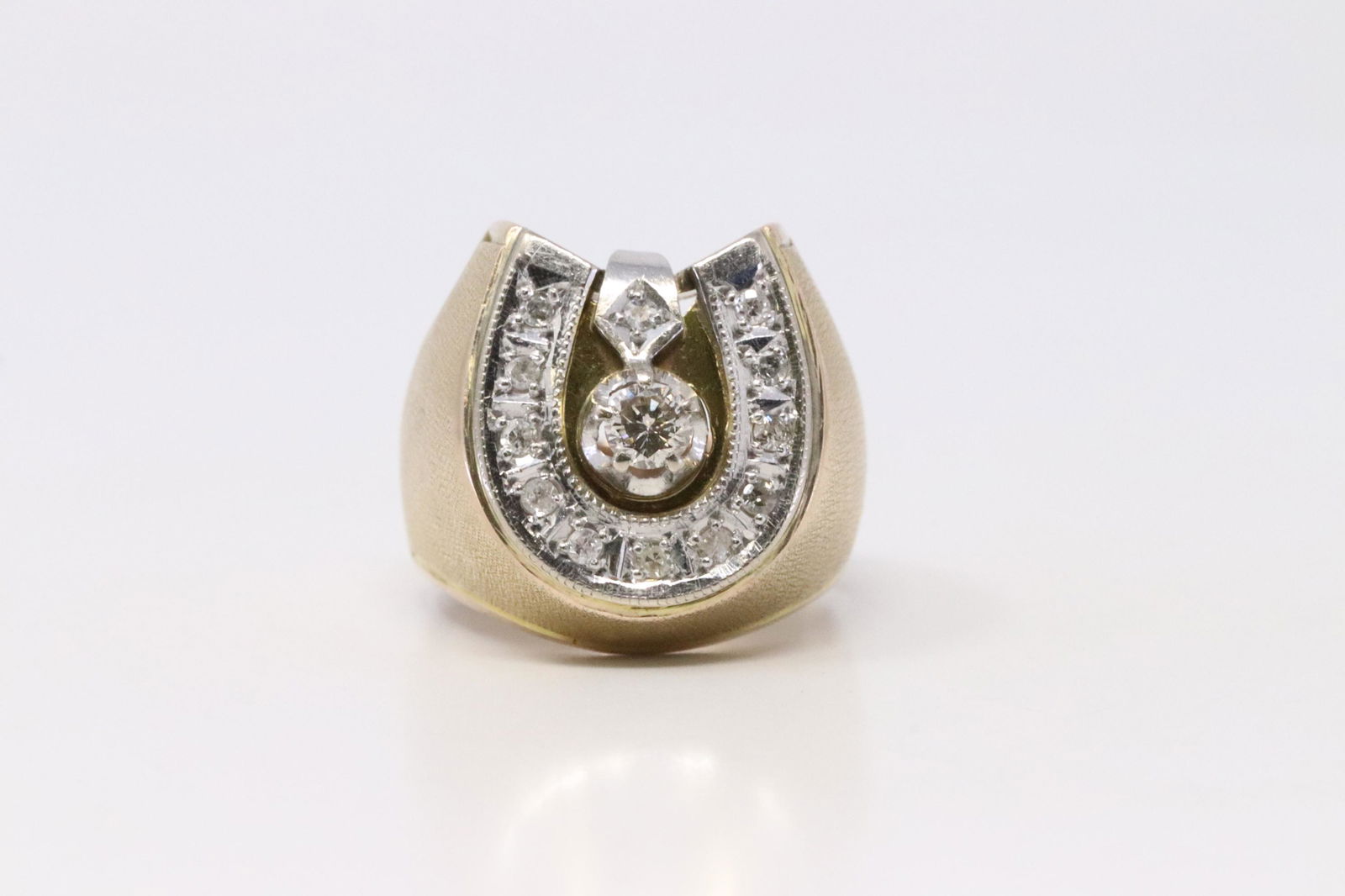 14Kt Yellow Gold Horse Shoe Diamond Ring. (1 of 4)