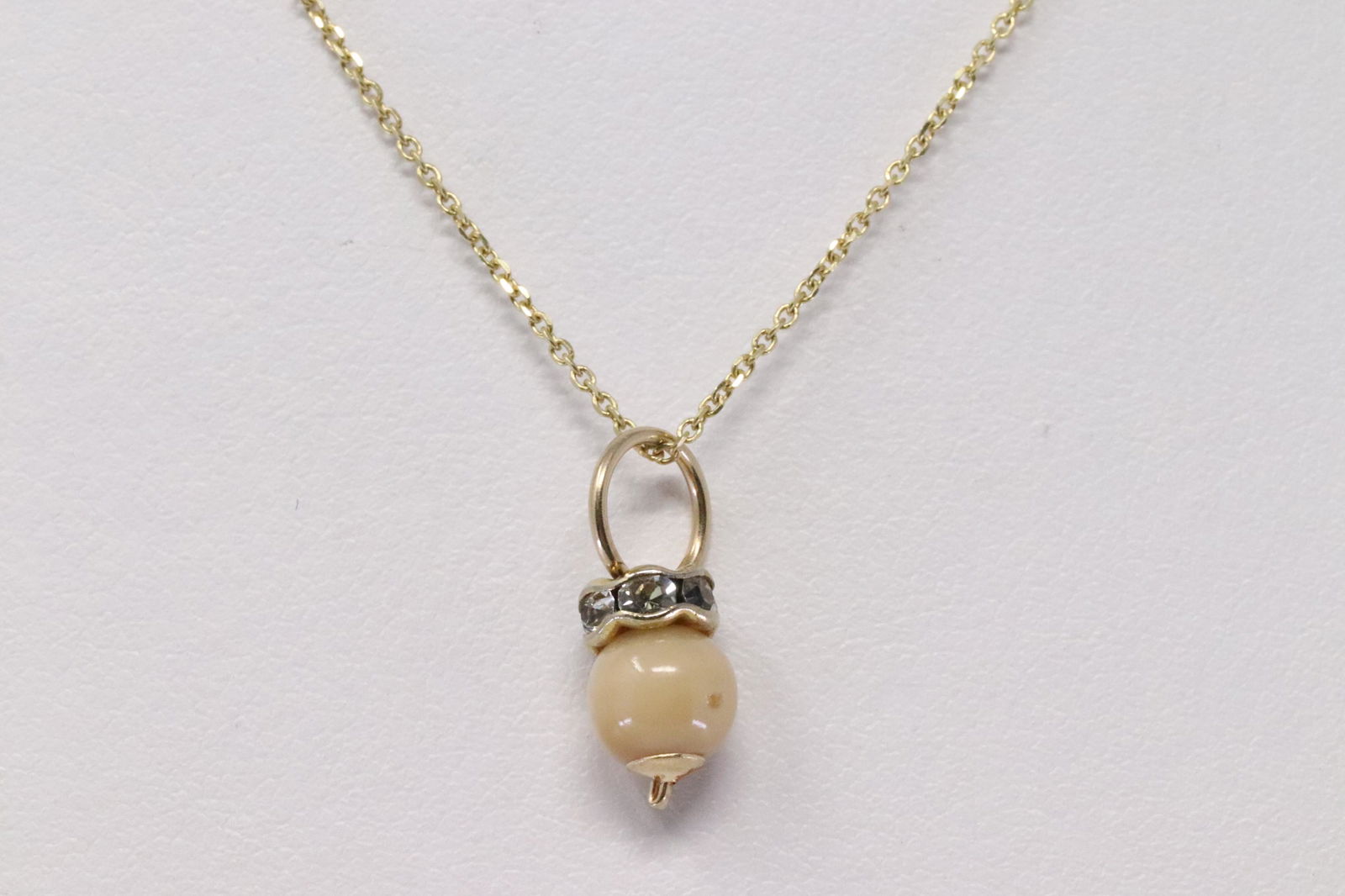 14Kt Yellow Gold Diamond Pendant & Necklace. (1 of 3)