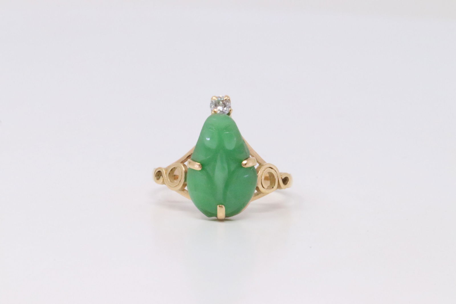 18Kt Yellow Gold Jade Diamond Ring. (1 of 4)