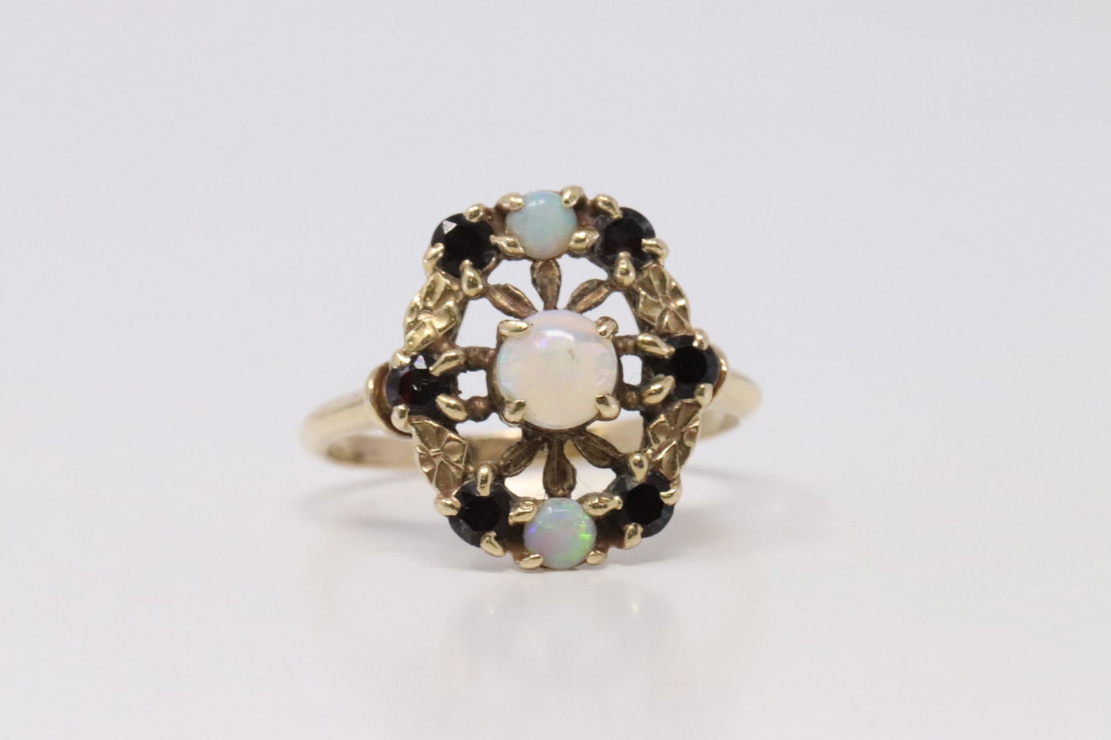 14Kt Yellow Gold Vintage Opal & Sapphire Ring. (1 of 4)