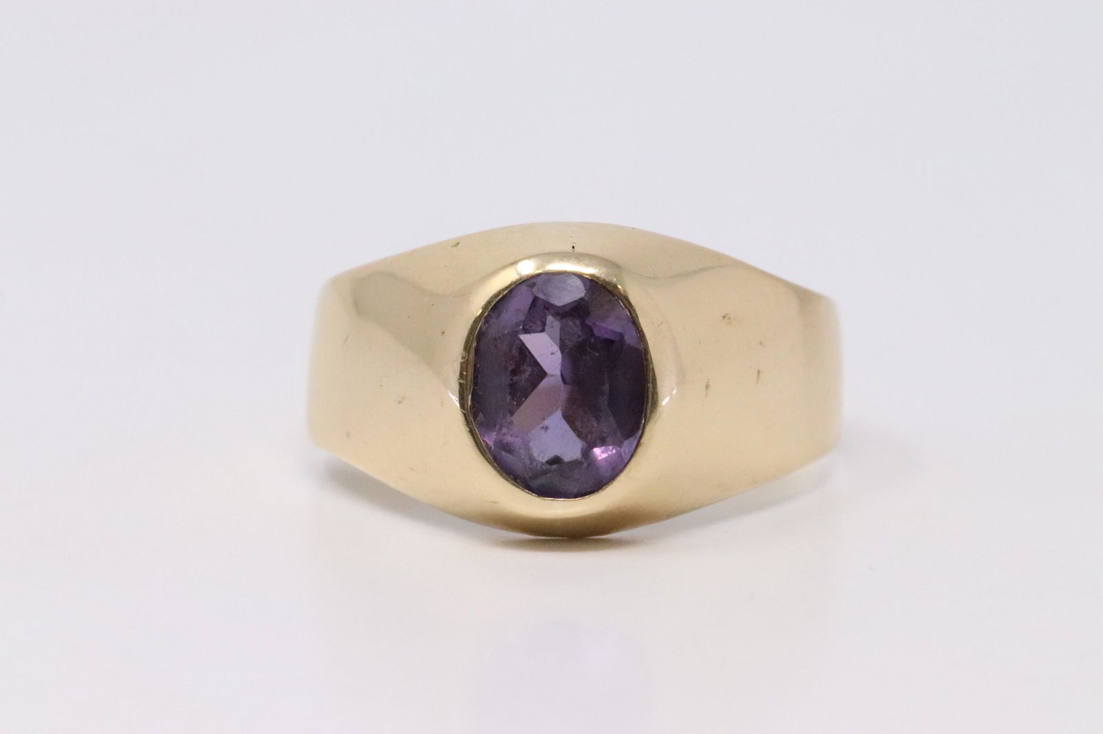 14Kt Yellow Gold Vintage Amethyst Ring. (1 of 4)