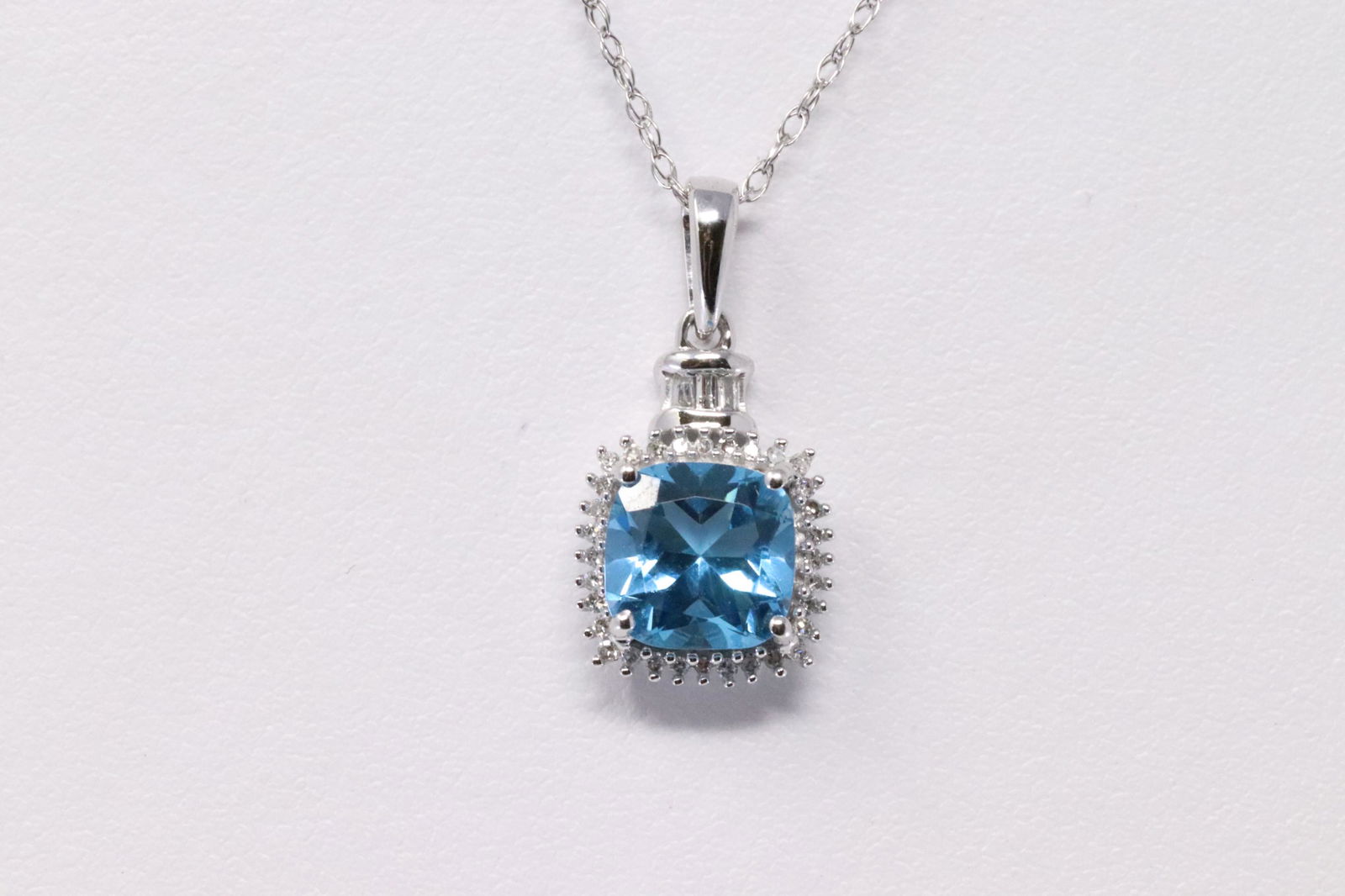 Ladies White Diamond/ Blue Topaz Necklace.: A Ladies White Diamond/ Blue Topaz Necklace. Necklace has Diamonds and a Blue Topaz stone. Diamond Weight: 0.11 ctw. Lenght: 19.00 Total Weight: 2.03 Grams.
