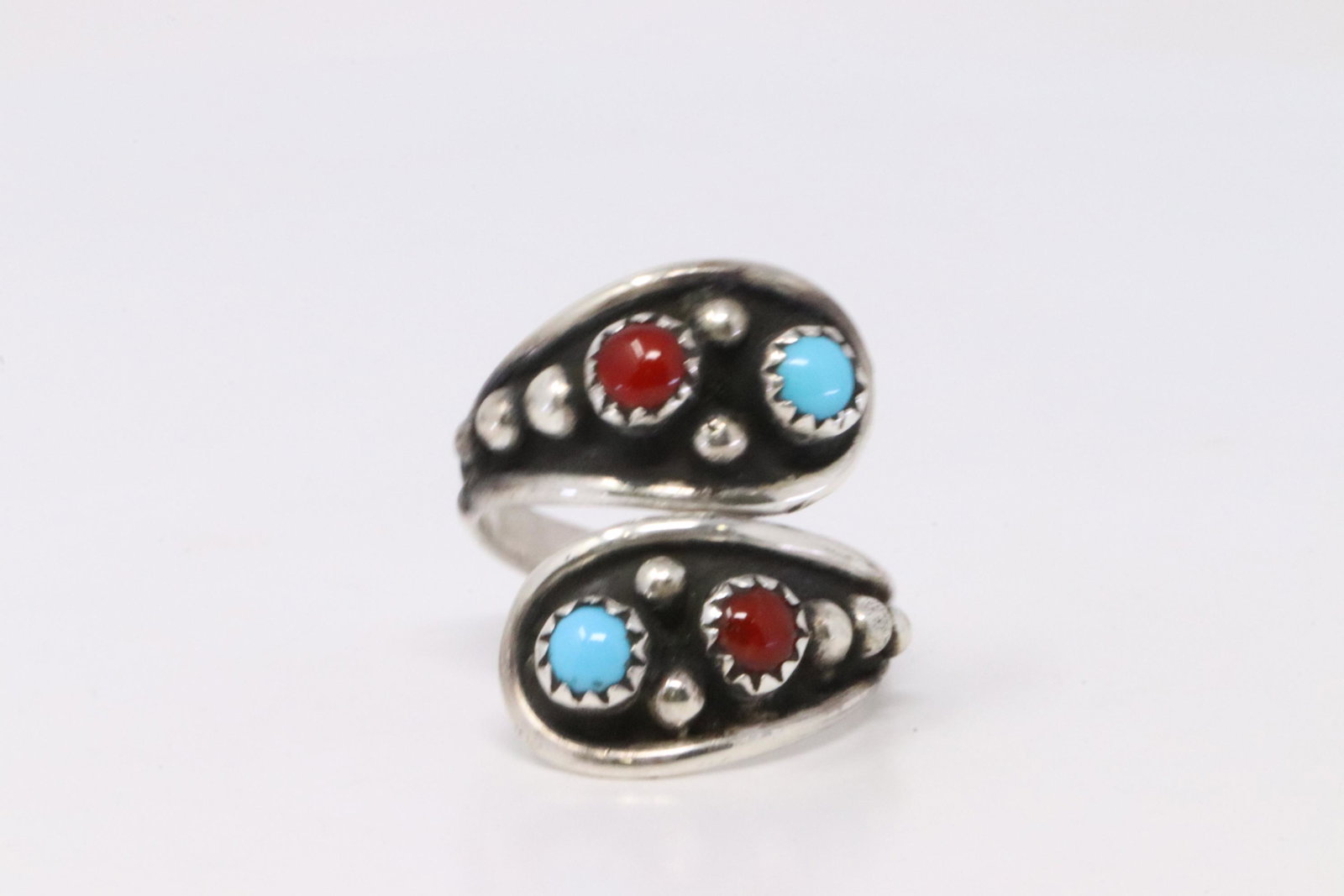 Native America Navajo Handmade Sterling Silver Coral: This is a Native America Navajo Handmade Sterling Silver Coral Turquoise Ring By Ida M. Ring size: 7.00.