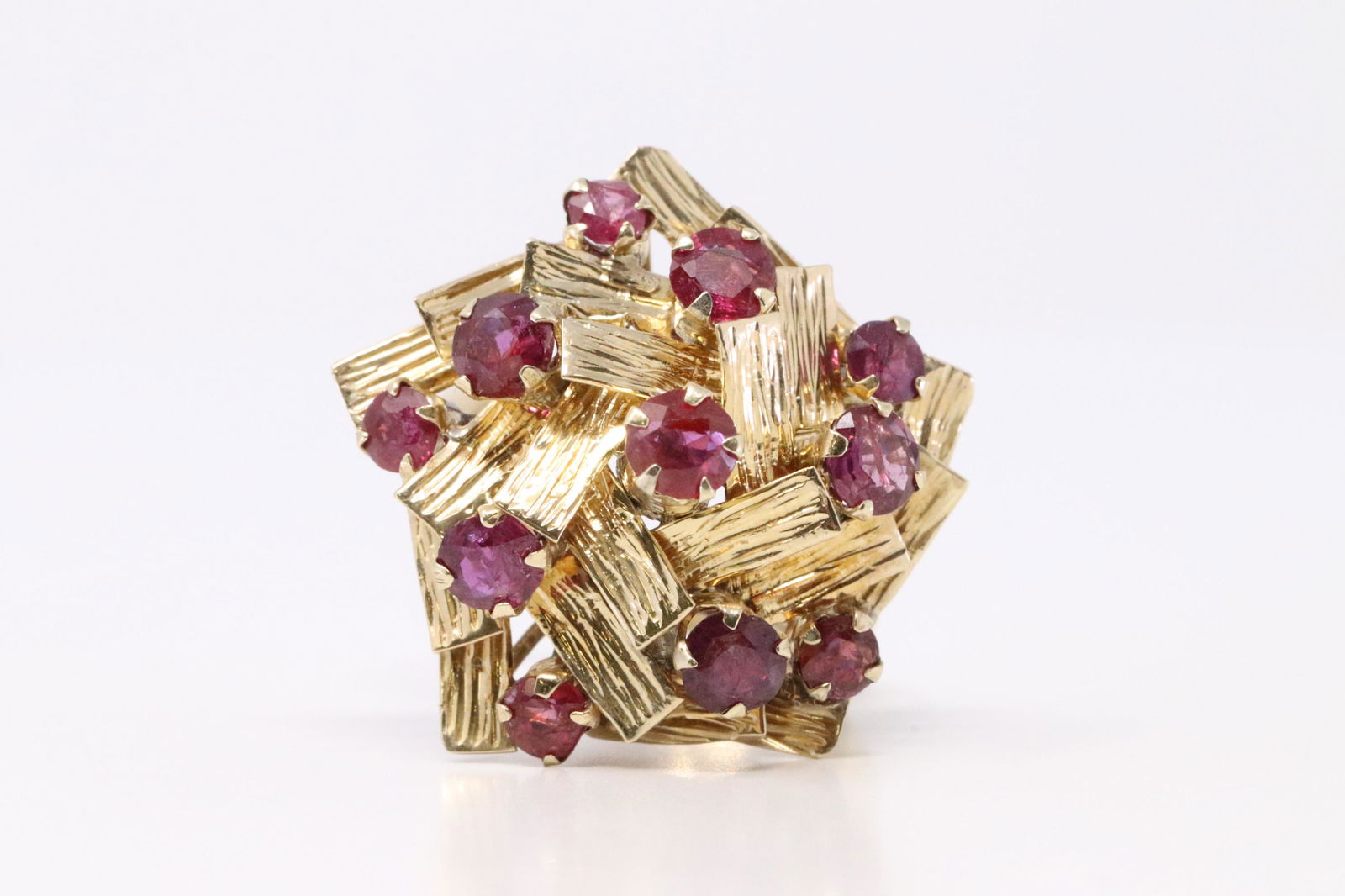 Yellow Gold Vintage Ruby Ring. (1 of 4)