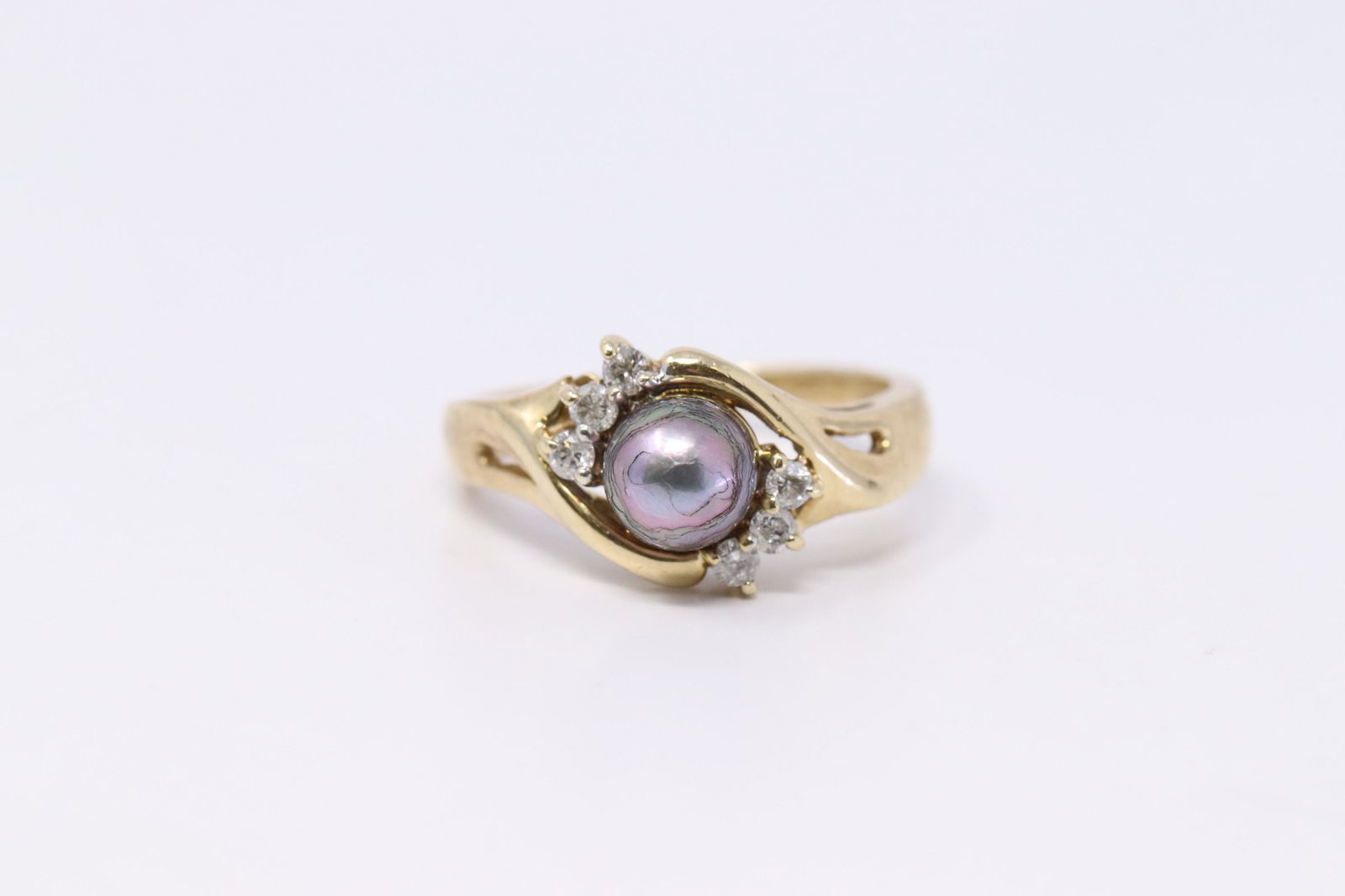 14KT Pearl Diamond Ring. (1 of 3)