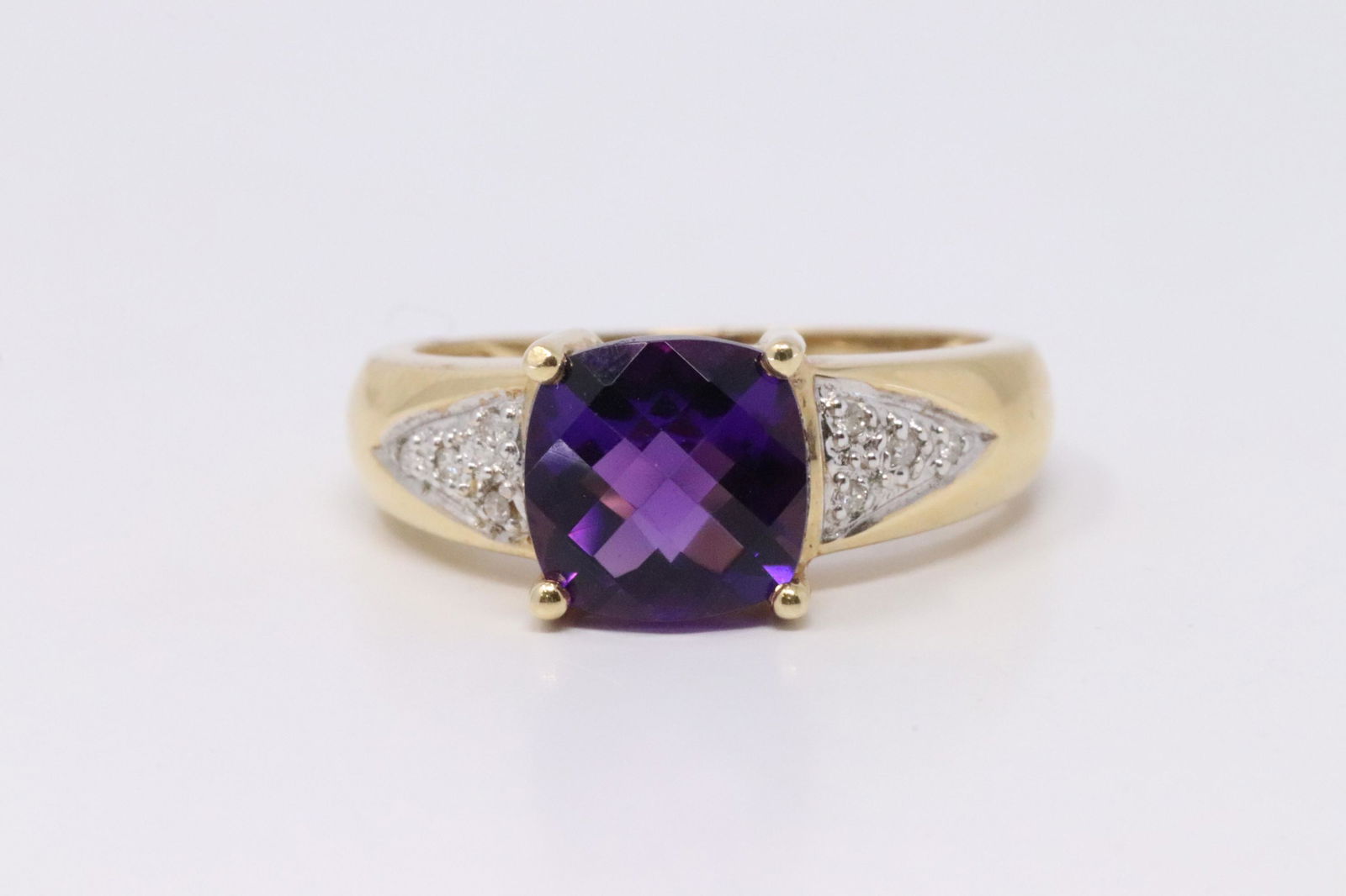 14Kt Yellow Gold Amethyst Diamond Ring. (1 of 4)
