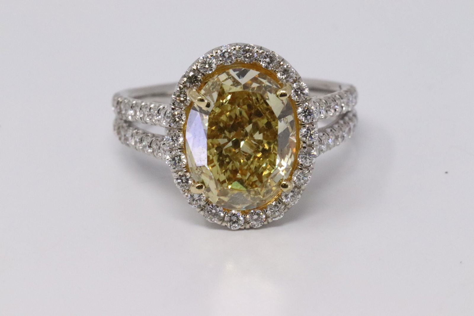 GIA 2.68Ct Fancy Yellow Diamond Ring 18Kt White Gold (1 of 6)
