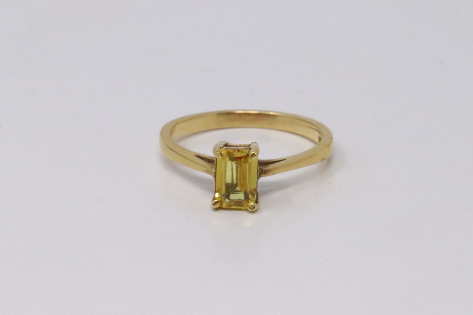 18Kt Yellow Gold Citrine Ring. (1 of 4)