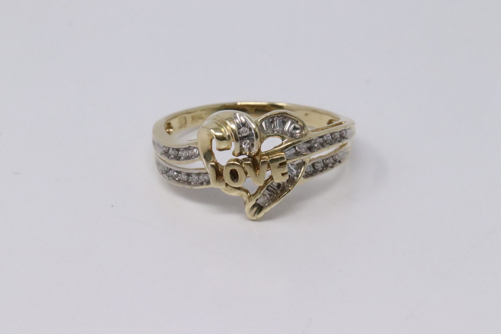 Ladies Diamond/Heart Ring (1 of 3)