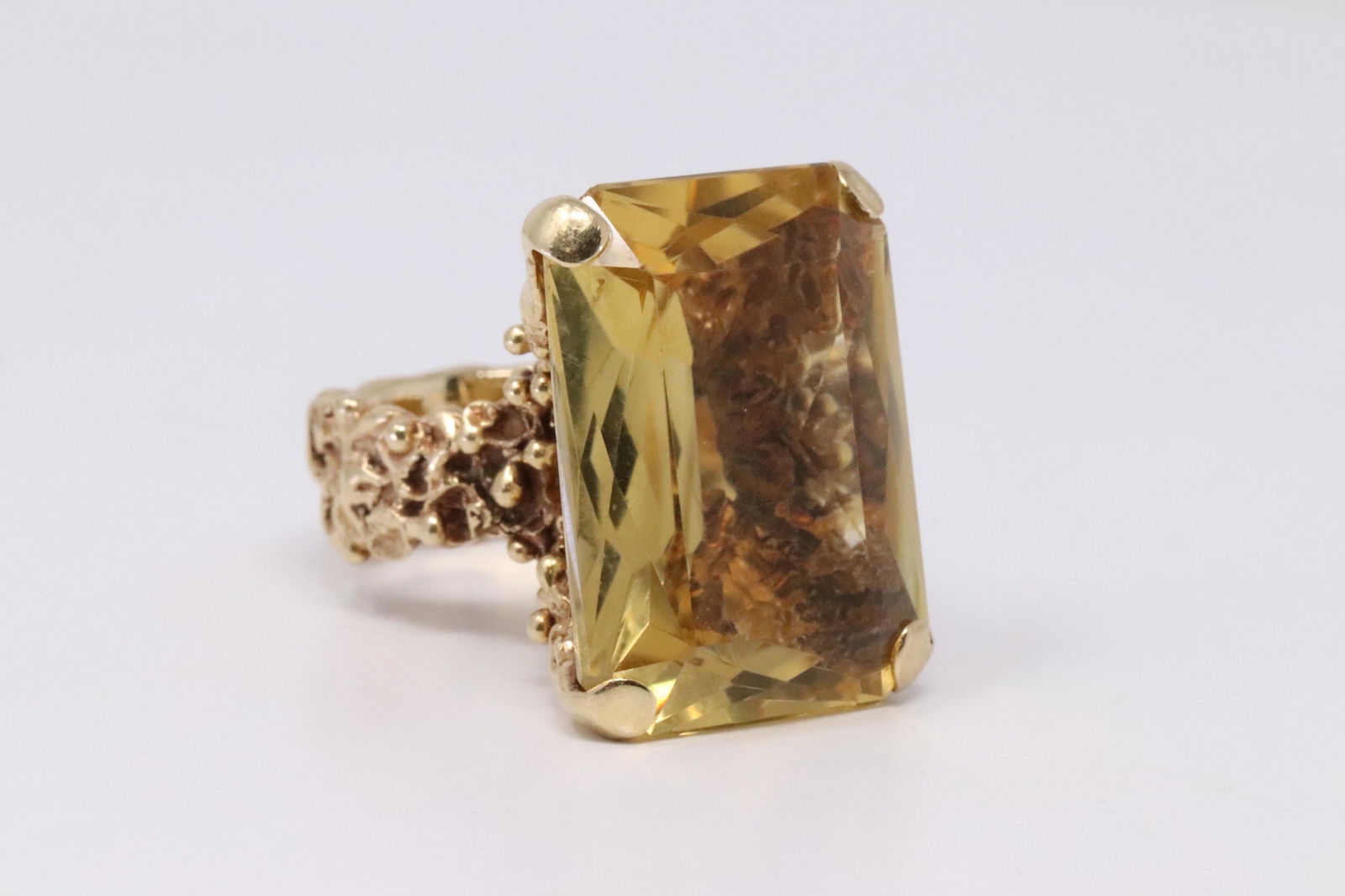 14Kt Yellow Gold Vintage Citrine Ring. (1 of 4)