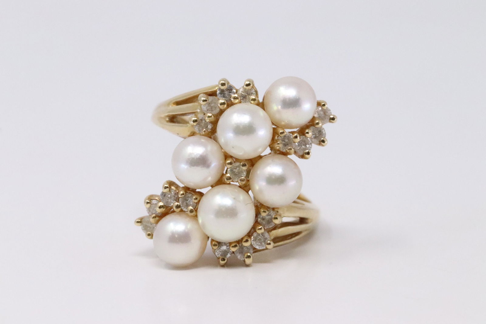 14Kt Yellow Gold Pearl Diamond Ring. (1 of 4)