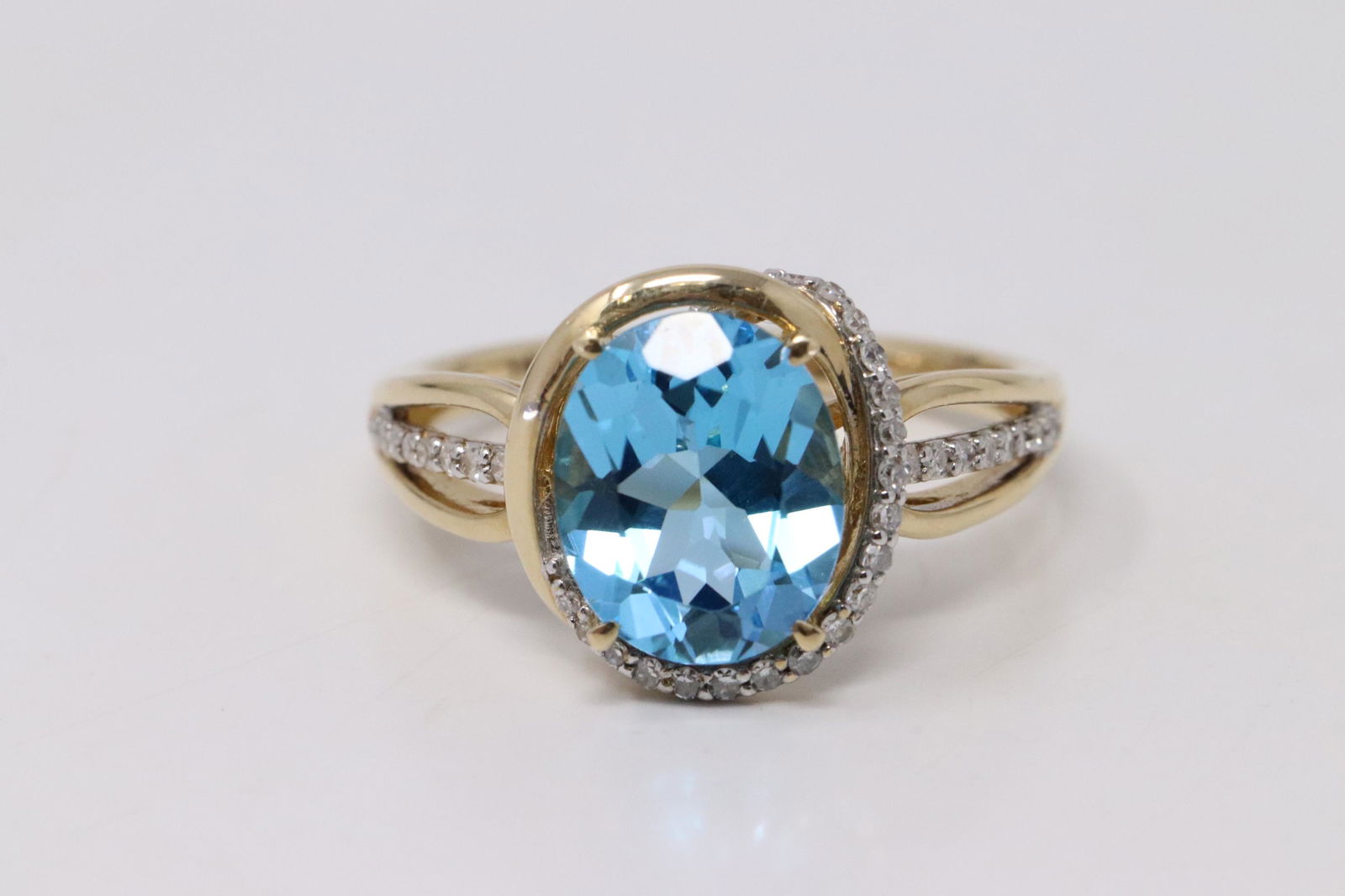 14Kt Yellow Gold Topaz Diamond Ring. (1 of 4)