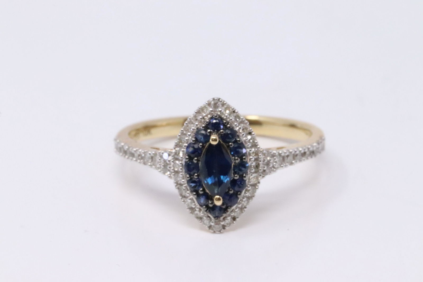 Yellow Gold Sapphire Diamond Ring. (1 of 4)