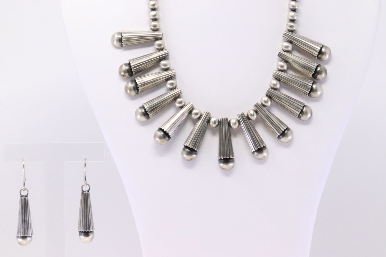 Native America Navajo Handmade Sterling Silver Necklace (1 of 8)