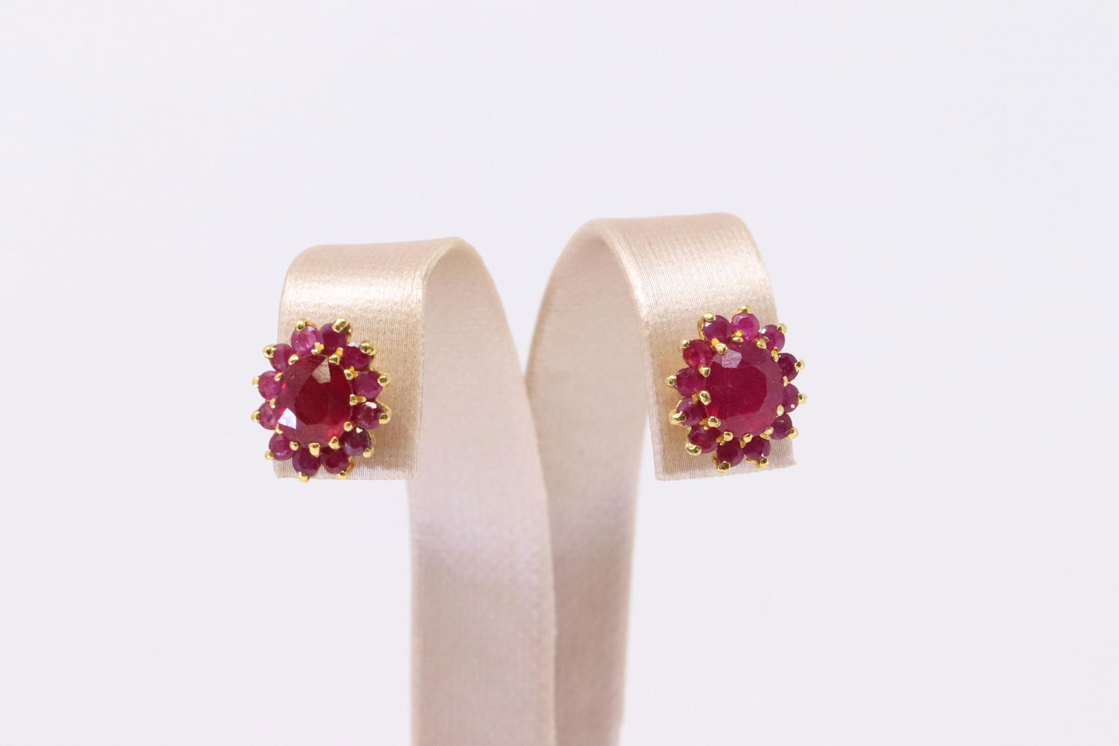 22Kt Yellow Gold Ruby Earring's. (1 of 5)