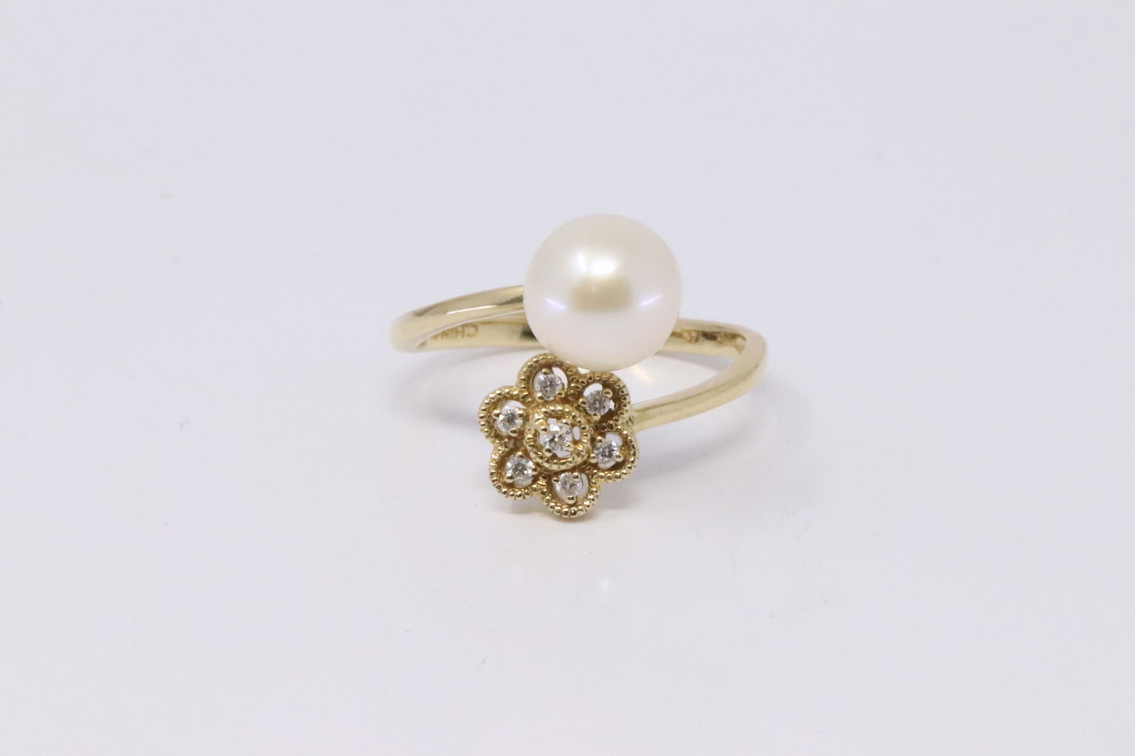 14KT Rose Gold Pearl | Diamond Ring. (1 of 3)