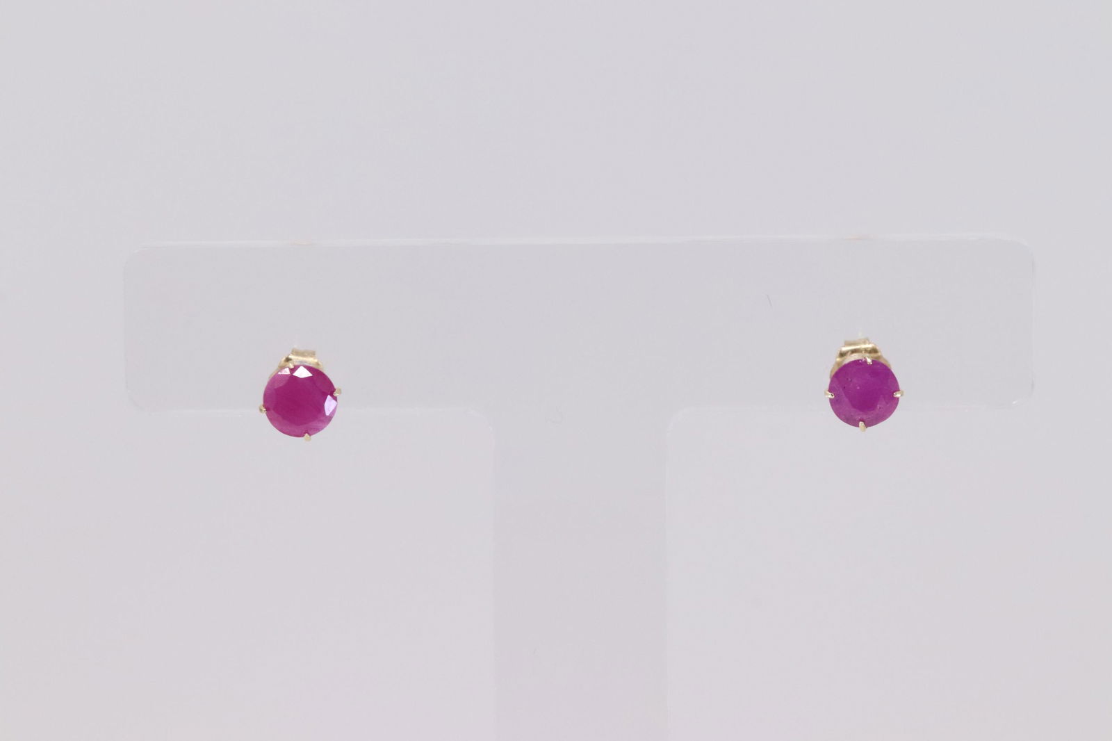 14Kt Yellow Gold Ruby Earring. (1 of 4)