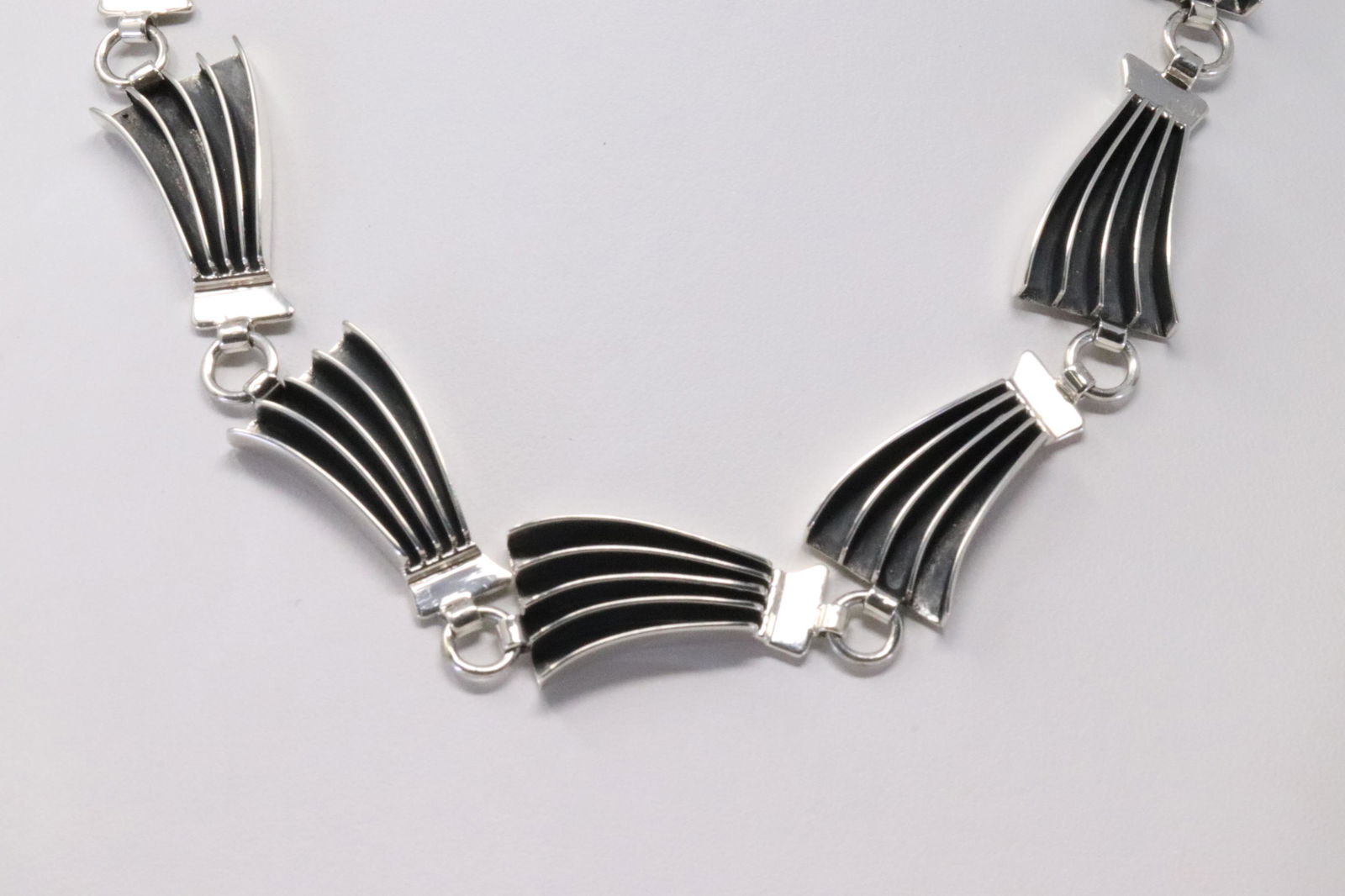 Native America Navajo Handmade Sterling Silver Necklace (1 of 4)