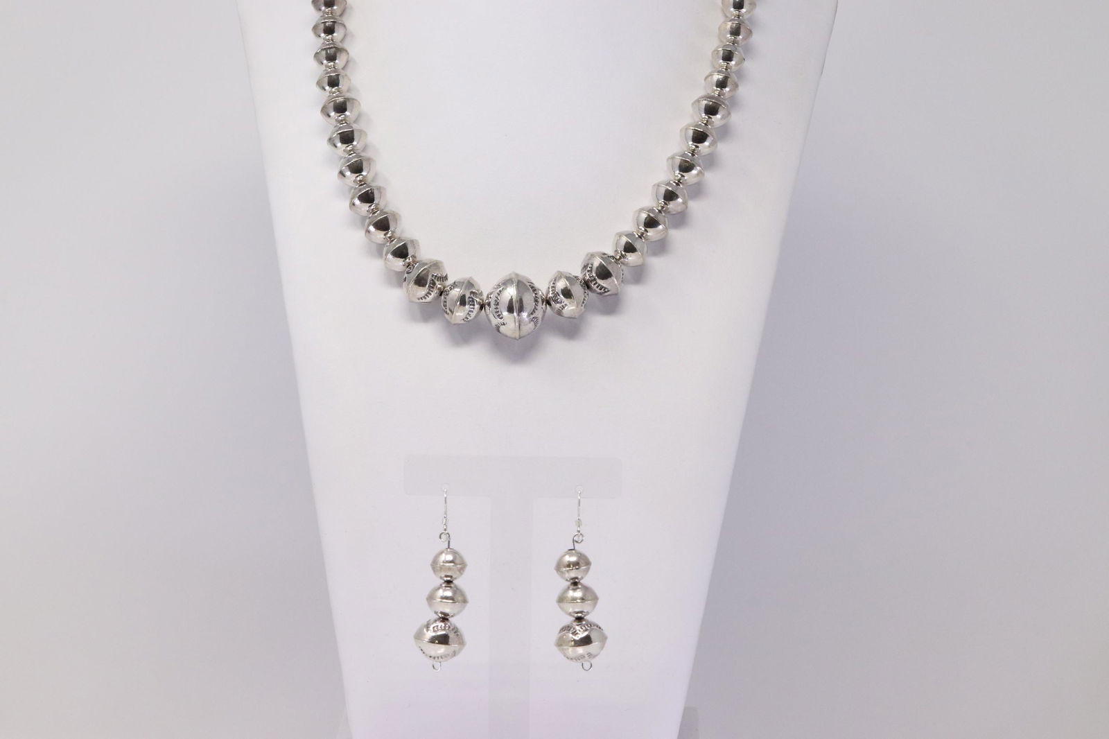 Native America Navajo Handmade Sterling Silver Necklace (1 of 6)