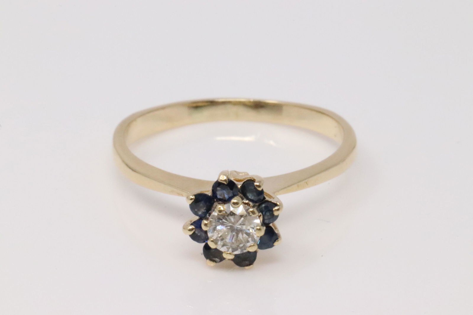 14Kt Yellow Gold Vintage Sapphire / Diamond Ring. (1 of 4)