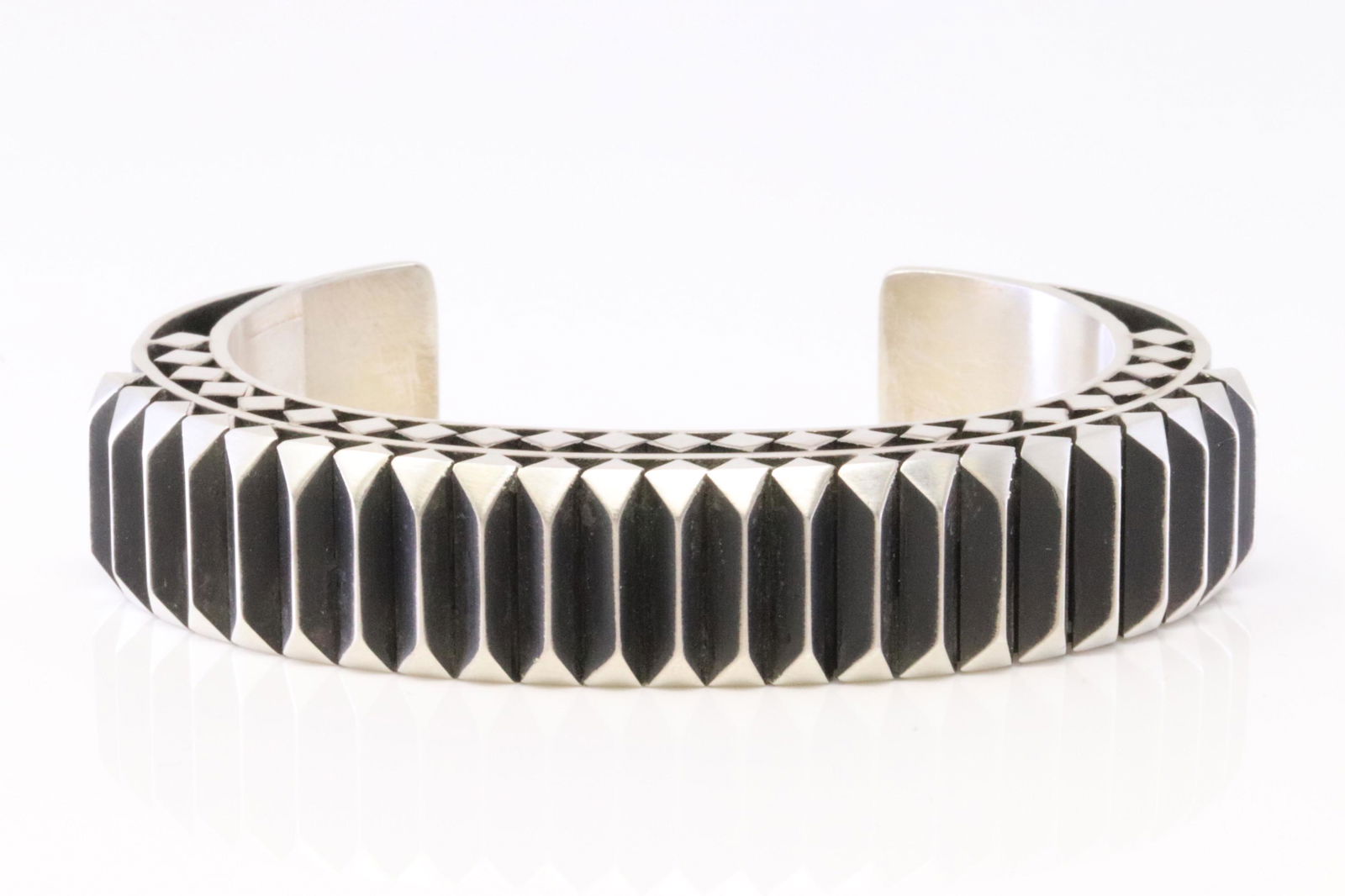 Native America Navajo Handmade Sterling Silver Bracelet (1 of 4)