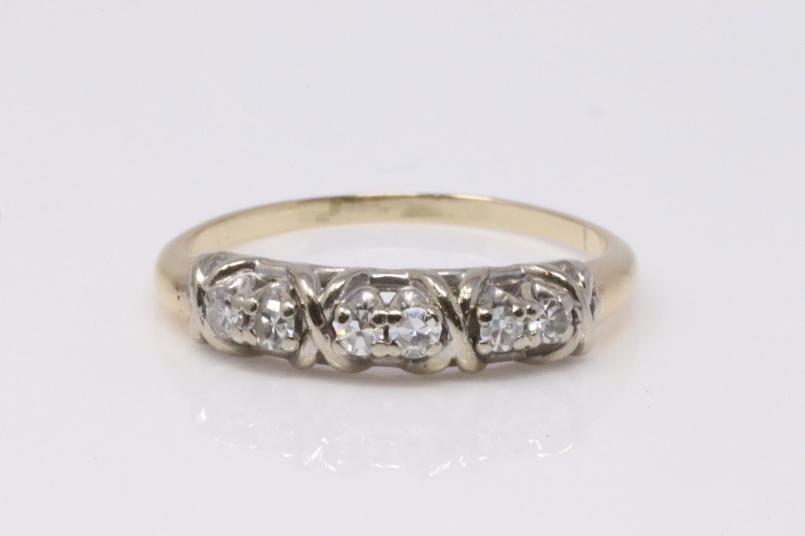 14KT Yellow Gold Vintage Diamond Ring.: 14Kt Ladies Yellow Gold Vintage Diamond Ring. Ring has 6 Diamonds. Ring size: 7.75. Total weight: 2.36 Grams.