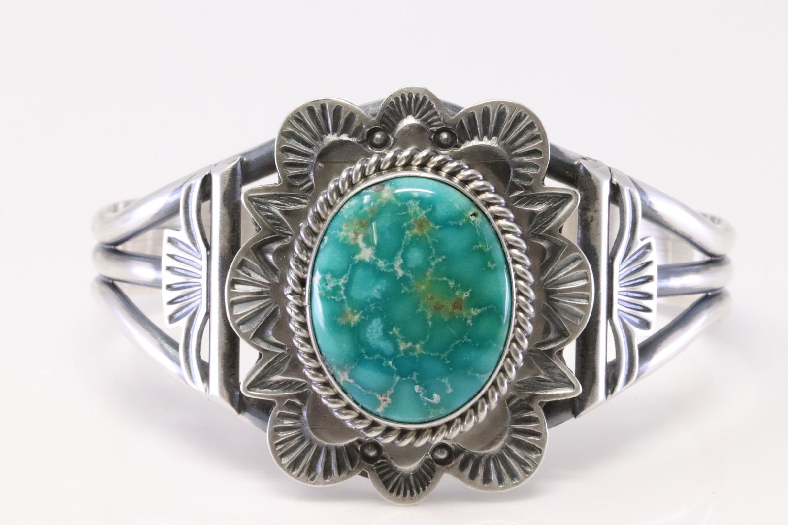 Native America Navajo Handmade Sterling Silver Emerald (1 of 4)