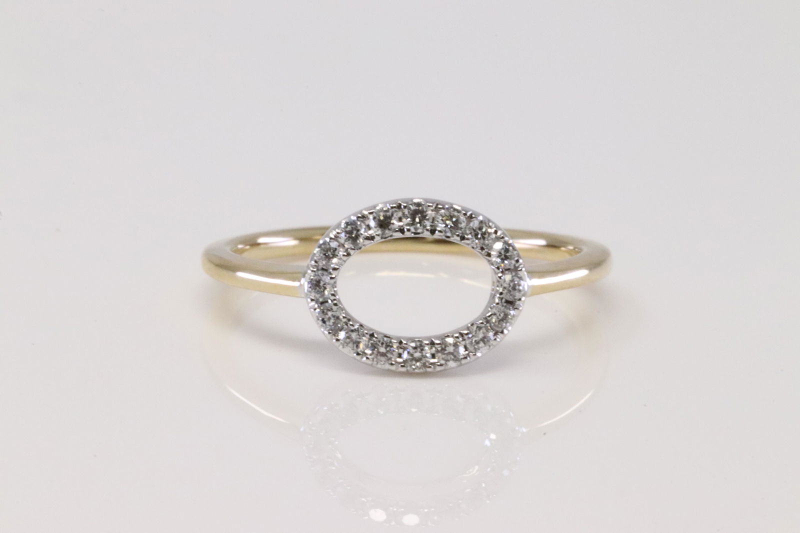 14Kt White / Yellow Gold Diamond Ring. (1 of 4)