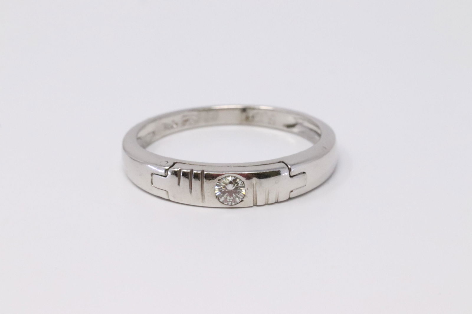 18KT Diamond Ring (1 of 4)