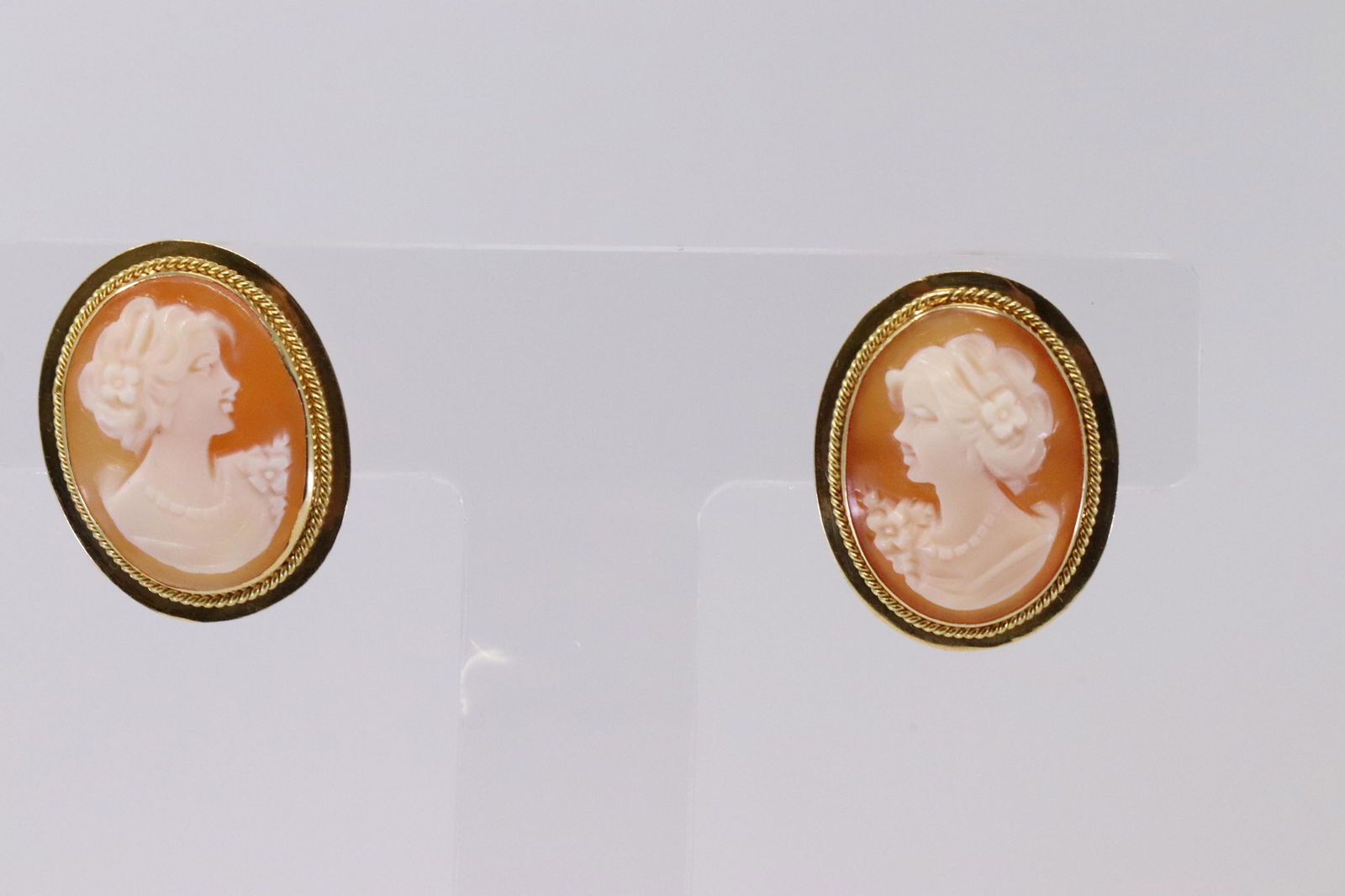 14KT Yellow Gold Cameo earrings. (1 of 3)