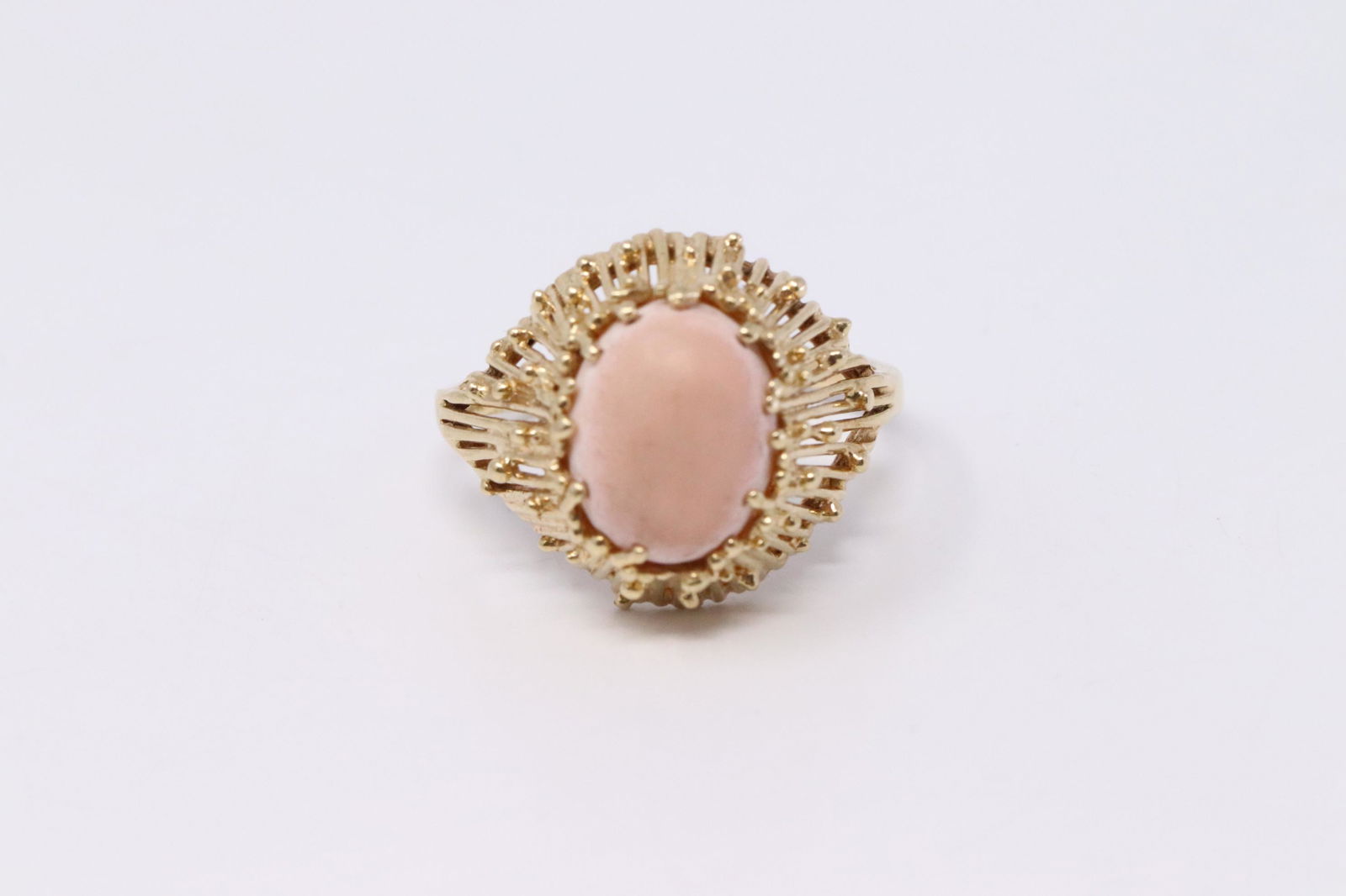 14Kt Vintage Ladies Coral Ring (1 of 4)