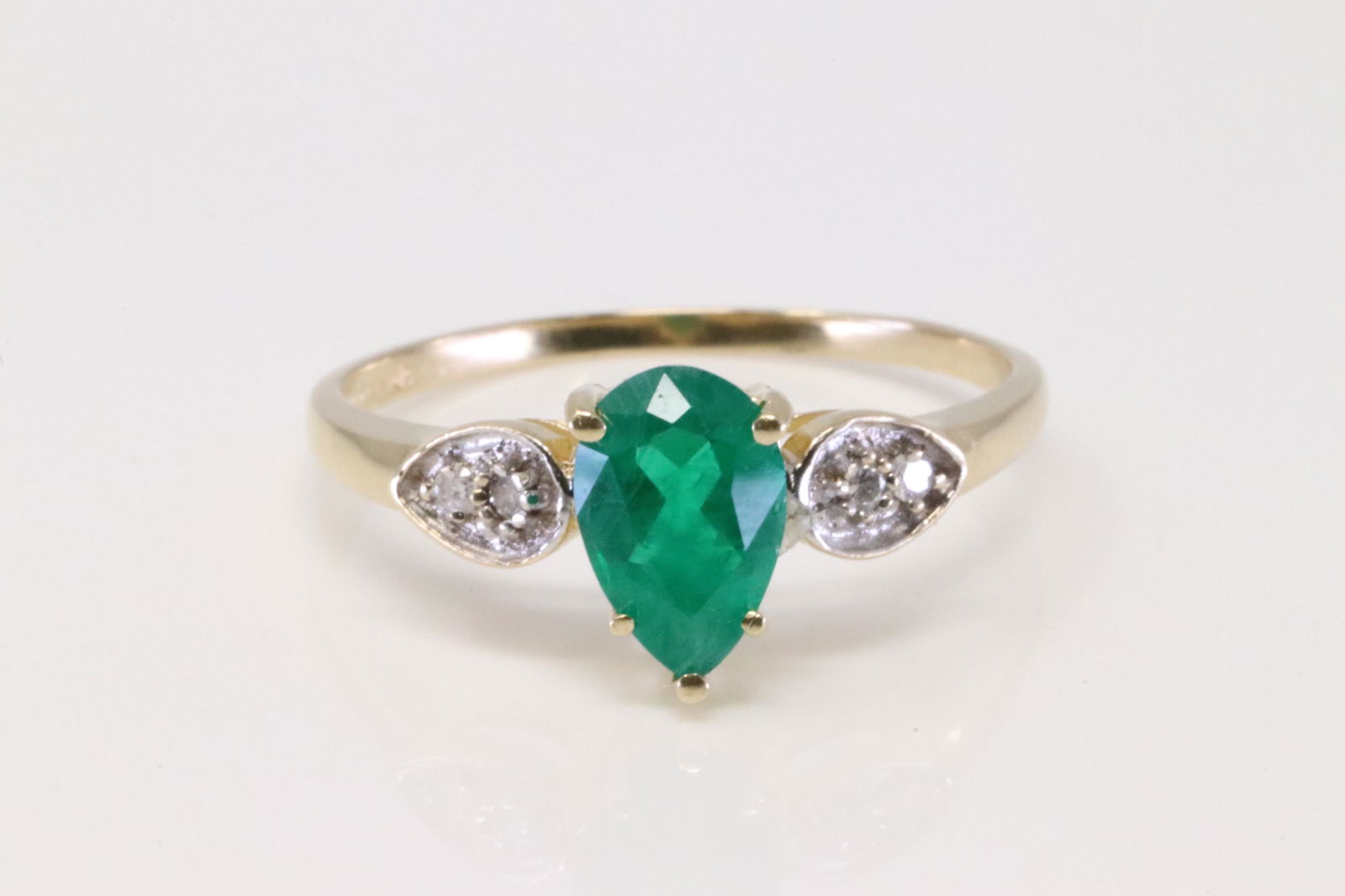 14Kt Yellow Gold Emerald / Diamond Ring. (1 of 4)