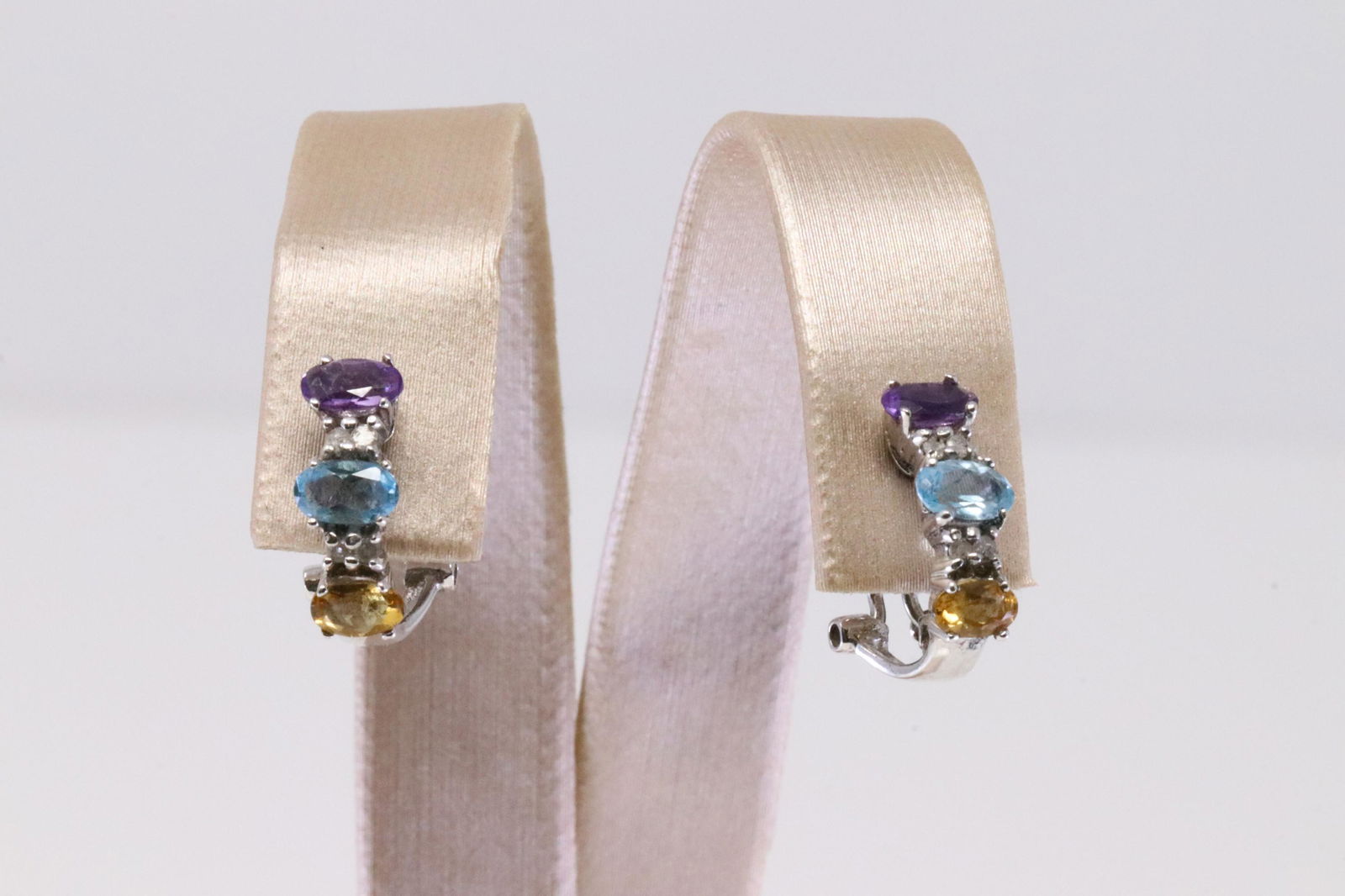 14Kt White Gold Muti-Color Diamond Earring. (1 of 4)